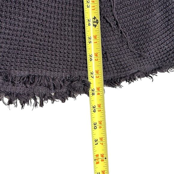 Free People Gray Boho Cold Shoulder Distressed Oversize Sweater Size Medium - Picture 5 of 8